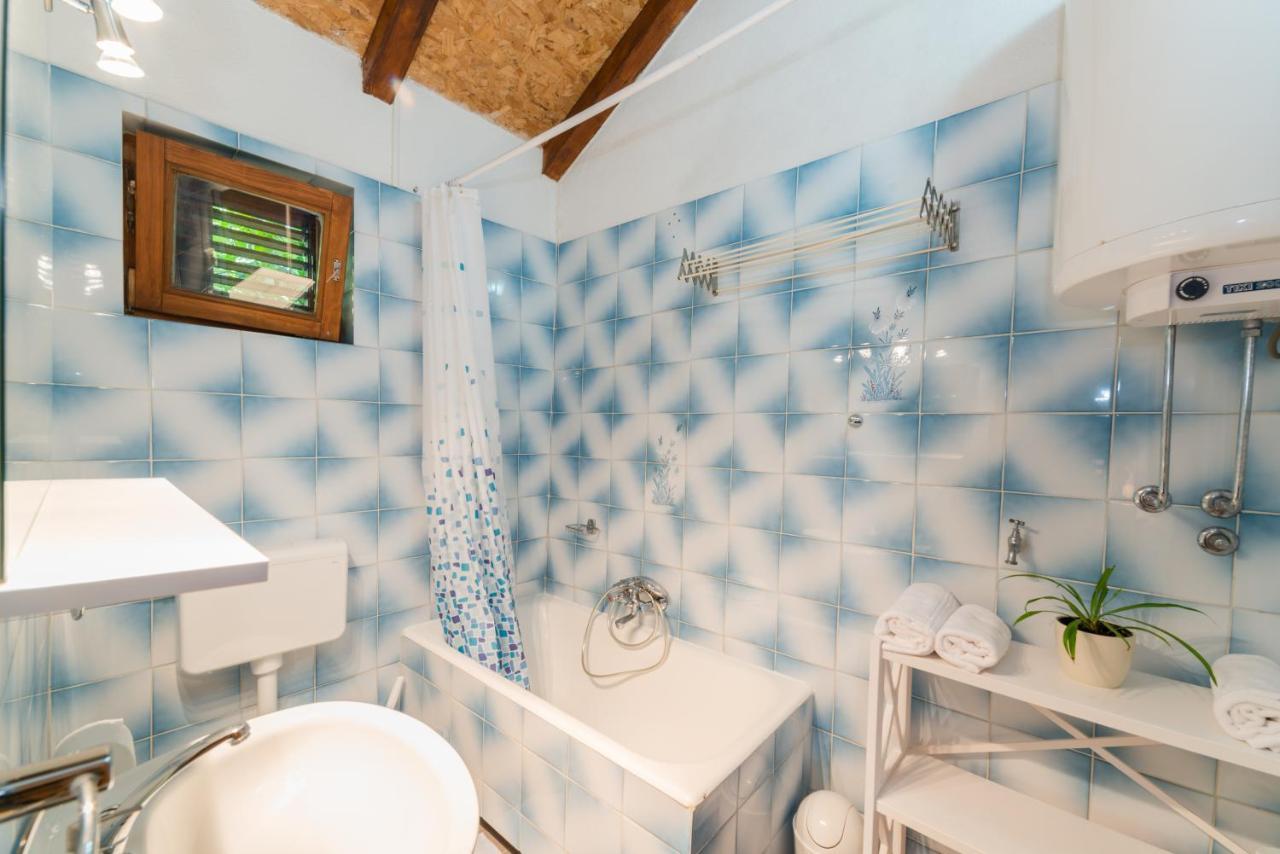 Apartmani Bugenvilija Brbinj Bagian luar foto