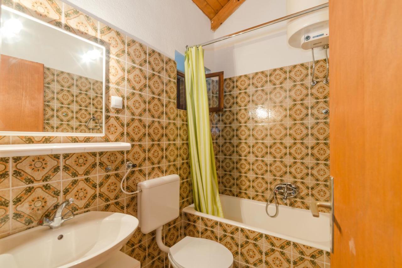Apartmani Bugenvilija Brbinj Bagian luar foto