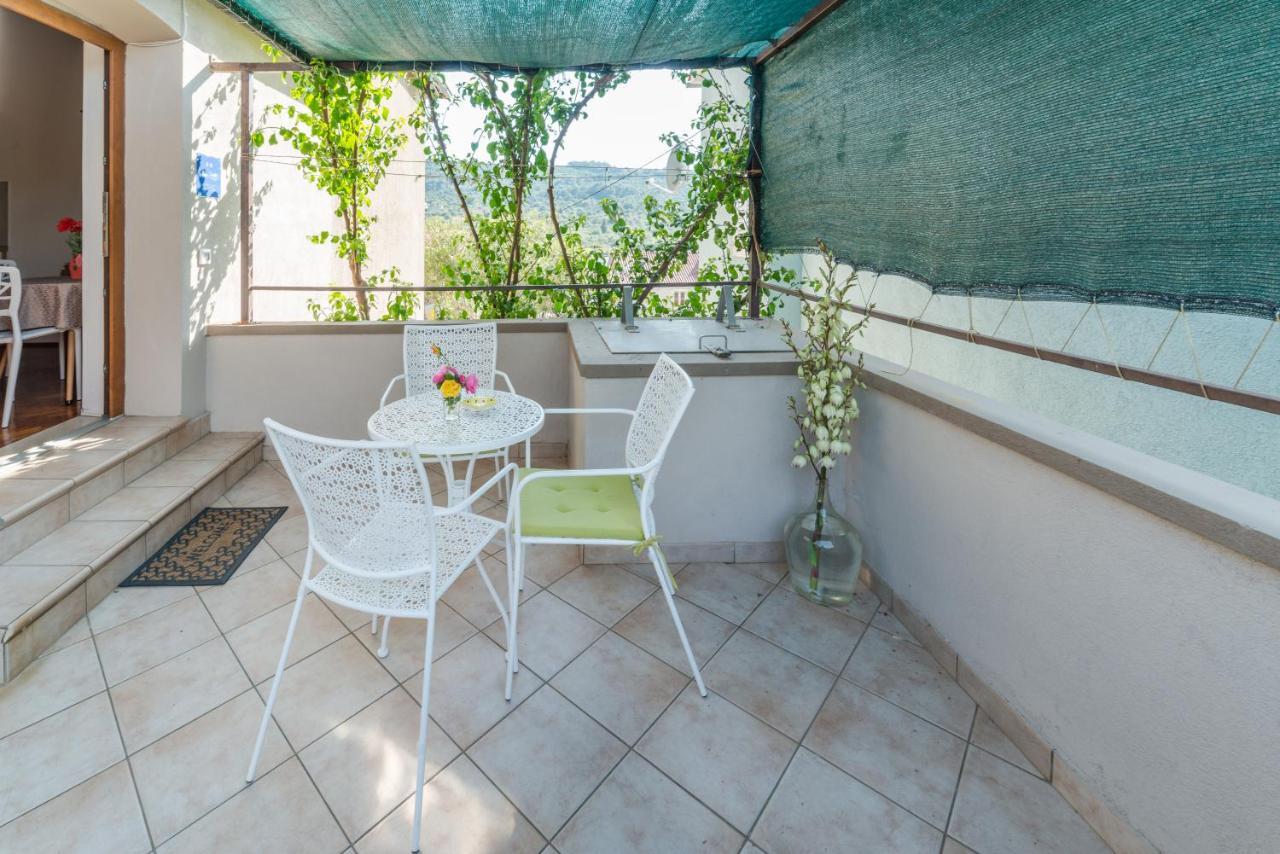 Apartmani Bugenvilija Brbinj Bagian luar foto