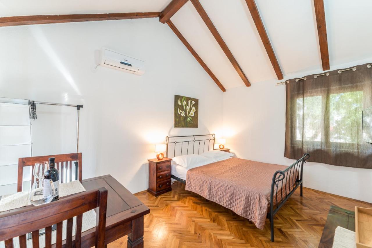 Apartmani Bugenvilija Brbinj Bagian luar foto