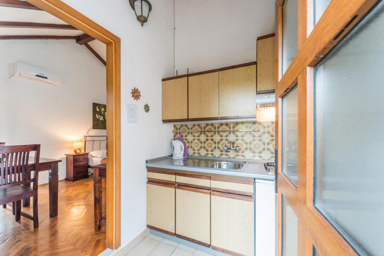 Apartmani Bugenvilija Brbinj Bagian luar foto